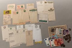 Die Bedienung notierte den Preis für Getränke und Verzehr auf Quittungszettel. Stempel dazu. Fertig.