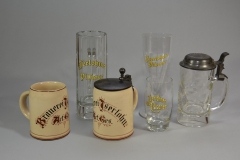 Erste Gläser und Krüge, ca. 1905,  z.T. Handbemalt