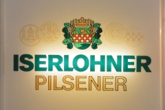 Leuchtende Einladung zum Biergenuss