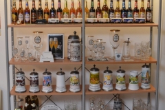 Weitere Jahreskrüge, umfassendes Flaschenbierangebot,Sondergläser