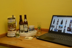 Zum 100. Geburtstag: Krüge, Gläser, Etiketten, Bierdeckel...